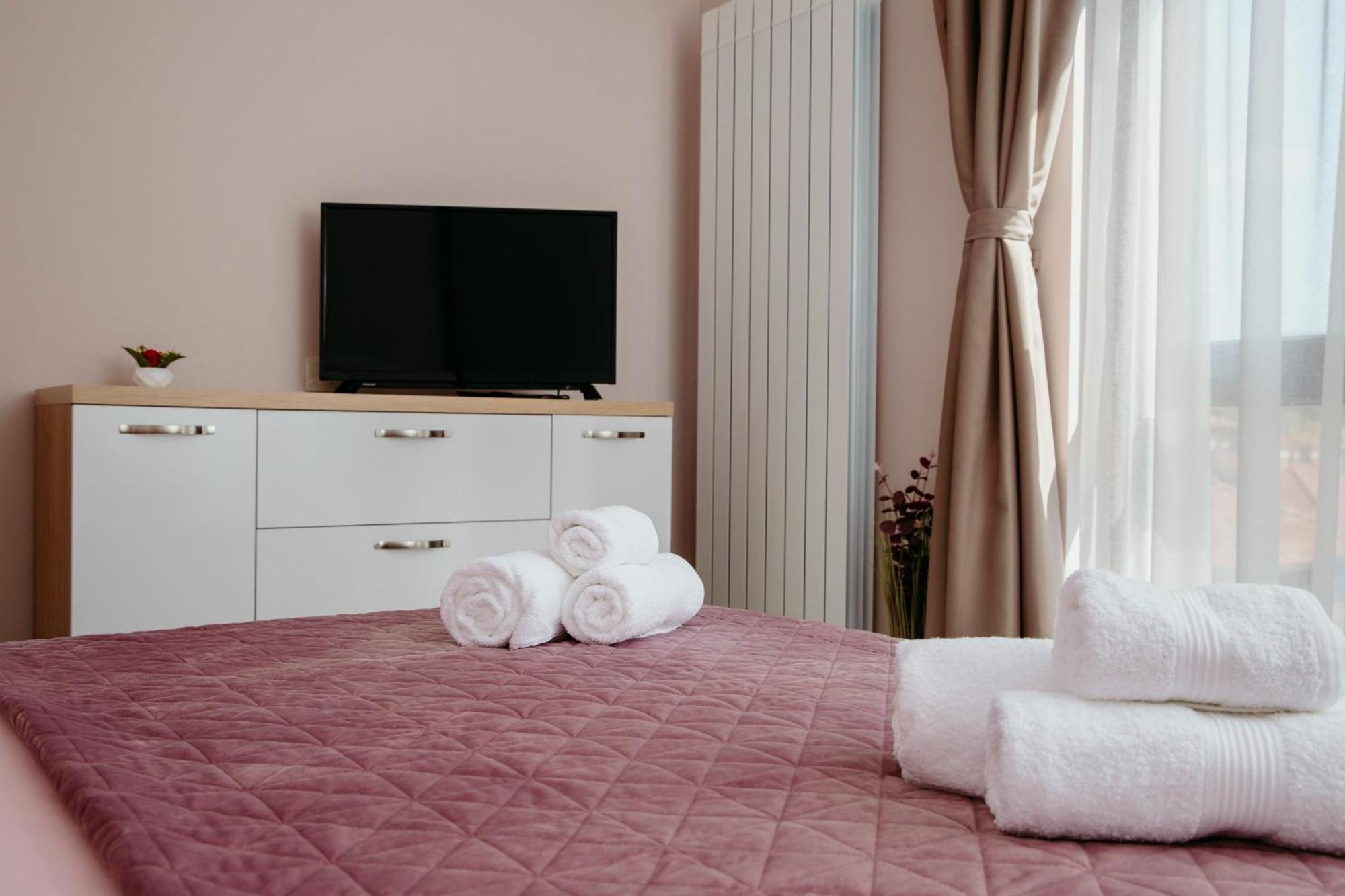 Rose Valley Apartment Kazanlak Kültér fotó